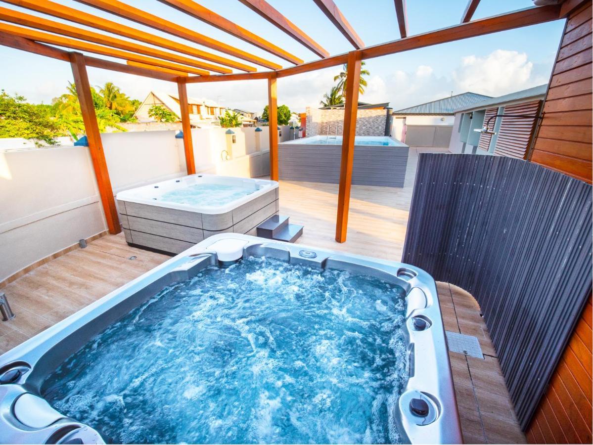 Evasion En Plein Coeur De La Ville T2 Jacuzzis Sauna Et Piscine Au Centre De Port-Louis Exteriör bild